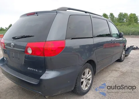2010 Toyota Sienna Le z USA, uszkodzony, nr VIN 5TDKK4CC6AS298083